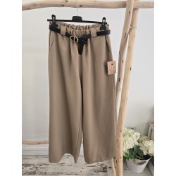 Pantalón ancho beige cinturón