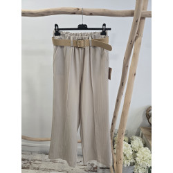 Pantalón beige cinturón