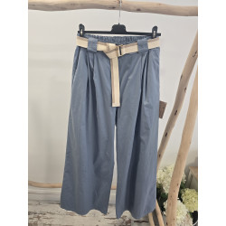 Pantalón azul cinturón crema