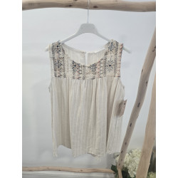 Blusa crema canesú brillo