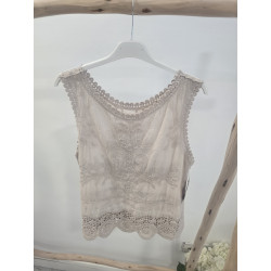 Blusa bordada y calada beige