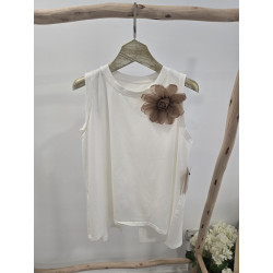 Camiseta blanca flor