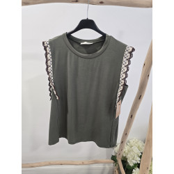 Camiseta verde puntilla
