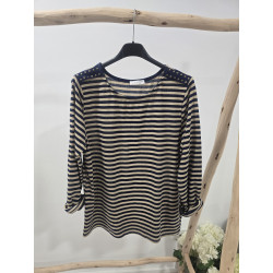 Camiseta rayitas tachuelas...