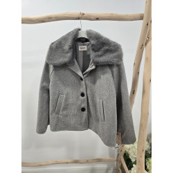 Chaqueta gris cuello pelo