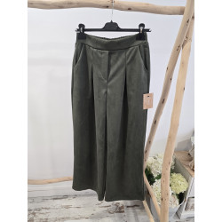 Pantalón verde tipo antelina