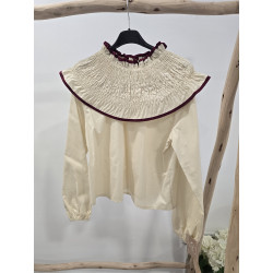 Blusa crema ribete burdeos